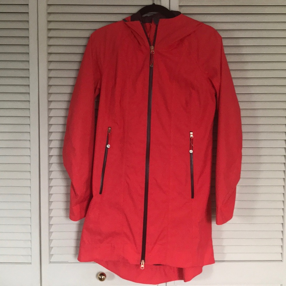 NWOT Lululemon Raincoat Size 6
